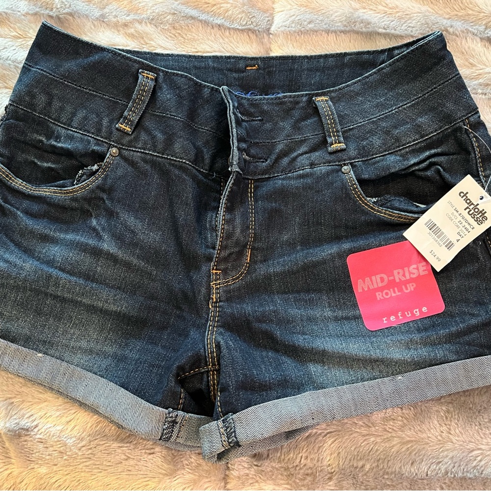 Mid-rise roll up refuge shorts size 4.